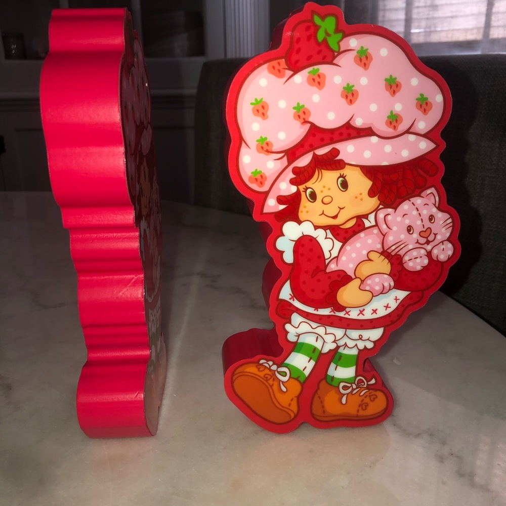 🍓 Strawberry Shortcake Standing Wooden Figurine - Pink & Red